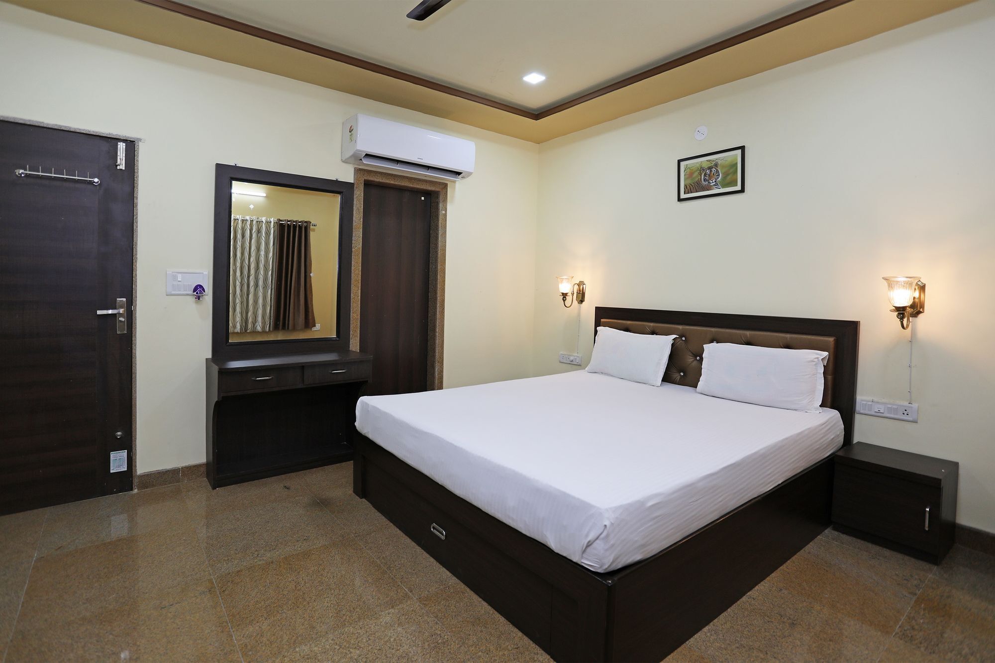 Oyo 9428 Hill View Room Goverdhan Vilas 烏代浦 外观 照片